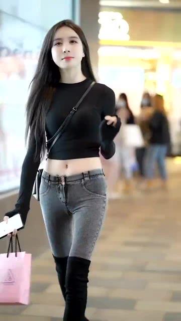 穿牛仔裤的人爆料视频,穿牛仔裤的时尚秘籍与潮流趋势